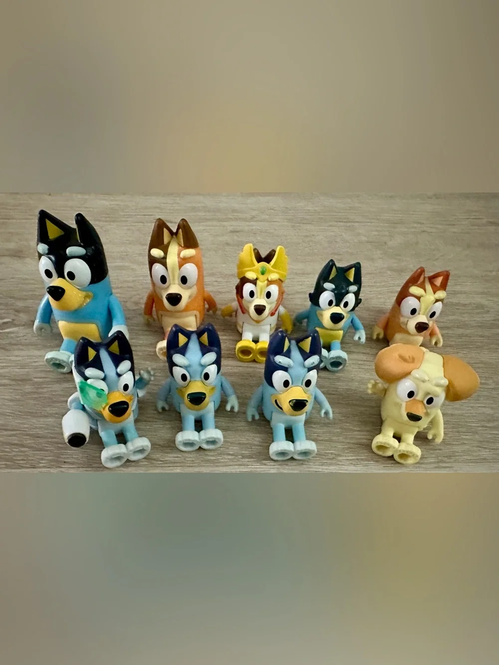BLUEY Bundle - Hardcover Book, 5-Minute Stories AND 9 Bluey plastic figures